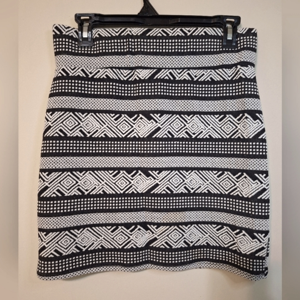 Kirra large women's black white boho geometric print mini skirt
